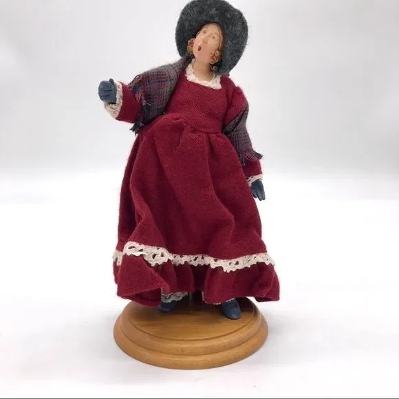 𝅺Hallmark Victorian Carolers Grace Viola Lizzie1990